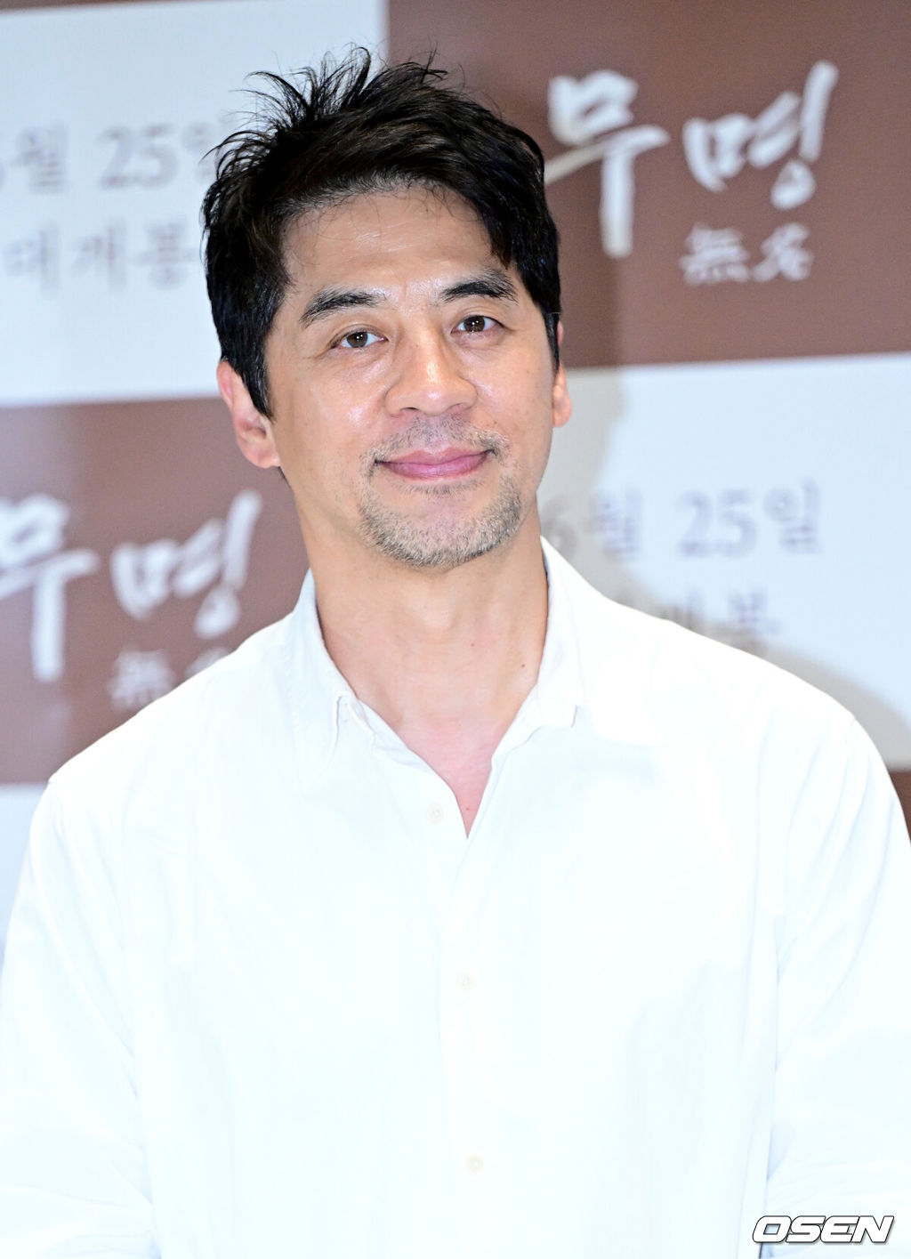 16일 오후 서울 신천동 롯데시네마 월드타워에서 영화 ‘무명 無名’(감독 유진주) 포토월 행사가 열렸다.‘무명 無名’은 일제강점기 당시 조선에 복음을 전하기 위해 찾아온 선교사들의 이야기를 담았다.배우 권오중이 포토타임을 하고 있다. 2025.06.16 / dreamer@osen.co.kr