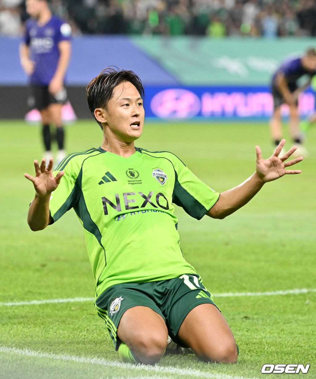 8일 오후 전주월드컵경기장에서 하나은행 K리그1 2025 25라운드 전북현대와 FC안양의 경기가 열렸다.  전북은 이날 21경기 연속 무패에 도전한다.후반 전북 이승우가 추가골에 성공한 후 세리머니를 하고 있다. 2025.08.08 / rumi@osen.co.kr