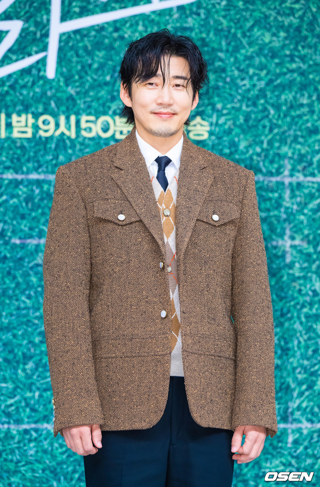 25일 오후 서울 목동 SBS 사옥에서 SBS 새 금토드라마 ‘트라이:우리는 기적이 된다’(이하 ‘트라이’) 제작발표회가 진행됐다.배우 윤계상와 임세미, 김요한가 출연하는 드라마 '트라이'는 예측불허 괴짜감독 주가람(윤계상)과 만년 꼴찌 한양체고 럭비부가 전국체전 우승을 향해 질주하는 코믹 성장 스포츠 드라마다.배우 윤계상이 포즈를 취하고 있다.   2025.07.25 / soul1014@osen.co.kr