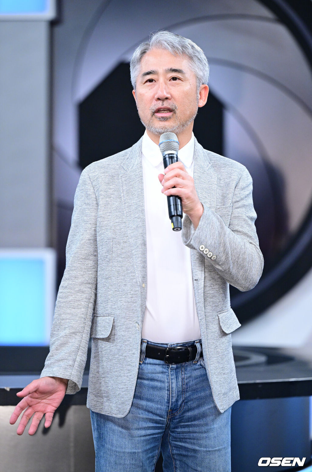 11일 오후 경기도 고양시 MBC 드림센터 녹화 스튜디오에서 MBC에브리원 ‘히든아이’ 1주년 기자간담회가 열렸다.‘히든아이’는 CCTV, 바디캠, 블랙박스 등 다양한 영상을 통해 사건, 사고를 분석하는 범죄 분석 코멘터리 쇼이다.김구산 MBC에브리원 방송본부장이 인사말을 전하고 있다. 2025.08.11 / dreamer@osen.co.kr