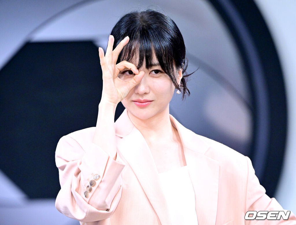 11일 오후 경기도 고양시 MBC 드림센터 녹화 스튜디오에서 MBC에브리원 ‘히든아이’ 1주년 기자간담회가 열렸다.‘히든아이’는 CCTV, 바디캠, 블랙박스 등 다양한 영상을 통해 사건, 사고를 분석하는 범죄 분석 코멘터리 쇼이다.배우 박하선이 포토타임을 하고 있다. 2025.08.11 / dreamer@osen.co.kr
