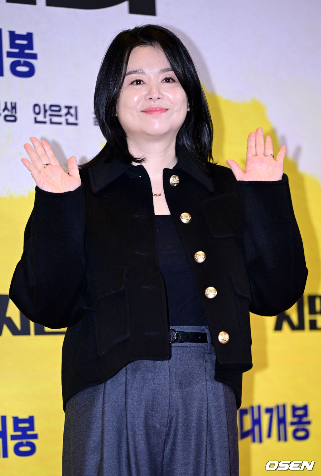 11일 오후 서울 CGV용산아이파크몰에서 영화 '시민덕희'(감독 박영주) VIP시사회가 열렸다.영화 ‘시민덕희’는 보이스피싱을 당한 평범한 시민 덕희(라미란 분)에게 사기 친 조직원 재민(공명 분)의 구조 요청이 오면서 벌어지는 통쾌한 추적극이다.배우 장혜진이 VIP시사회에 참석해 포토타임을 하고 있다. 2024.01.11 / dreamer@osen.co.kr