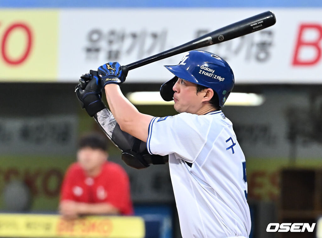 23일 대구삼성라이온즈파크에서 2025 신한 SOL 뱅크 KBO 리그 삼성 라이온즈와 SSG 랜더스의 경기가 열렸다. 홈팀 삼성은 가라비토가, 방문팀 SSG는 김건우가 선발 출전했다. 삼성 라이온즈 구자욱이 3회말 무사 우중간 2루타를 치고 있다. 2025.07.23 / foto0307@osen.co.kr