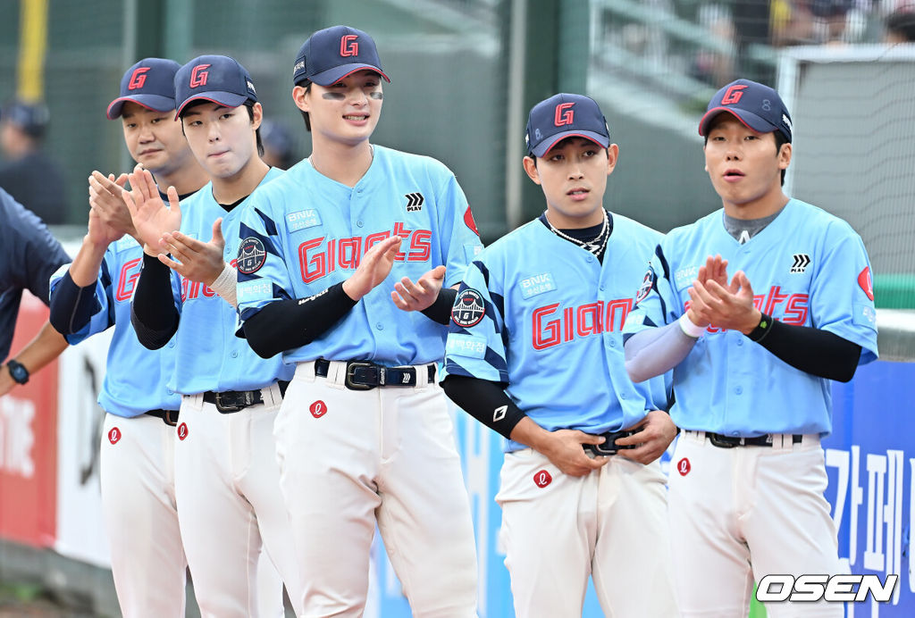 롯데 자이언츠 손호영, 한태양, 윤동희, 황성빈, 장두성 061 2025.08.10 / foto0307@osen.co.kr