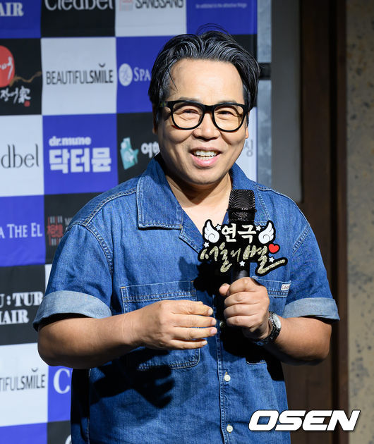 13일 오후 서울 종로구 대학로 대학로 아트하우스에서 연극 '서울의 별' 프레스콜 및 기자간담회가 열렸다. 배우 정은표가 질문에 답하고 있다.