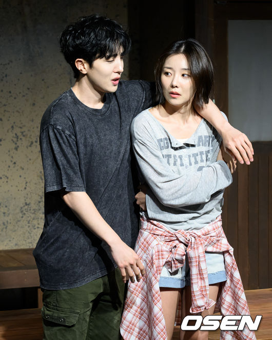 13일 오후 서울 종로구 대학로 대학로 아트하우스에서 연극 '서울의 별' 프레스콜 및 기자간담회가 열렸다. 유희재와 안예인이 프레스콜에 참석하고 있다.