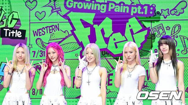14일 오후 서울 예스24 원더로크홀에서 그룹 영파씨의 네 번째 EP ‘Growing Pain pt.1 : FREE’ 쇼케이스가 진행됐다. ‘Growing Pain pt.1 : FREE’는 영파씨(위연정, 지아나, 정선혜, 한지은, 도은)가 지난 3월 스페셜 앨범 ‘COLD’ 발매 이후 약 5개월 만에 선보이는 새 앨범이다. 그룹 영파씨가 포즈를 취하고 있다. 2025.08.14 / soul1014@osen.co.kr