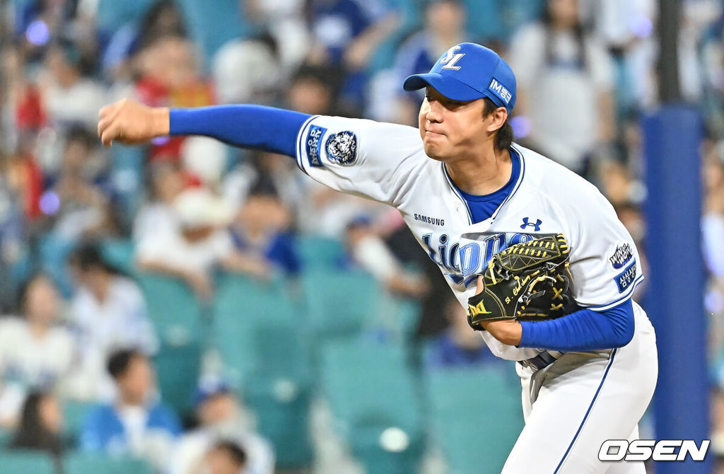 13일 대구삼성라이온즈파크에서 2025 신한 SOL 뱅크 KBO 리그 삼성 라이온즈와 KIA 타이거즈의 경기가 열렸다. 홈팀 삼성은 후라도가, 방문팀 KIA는 올러가 선발 출전했다. 삼성 라이온즈 최충연이 역투하고 있다. 2025.08.13 / foto0307@osen.co.kr