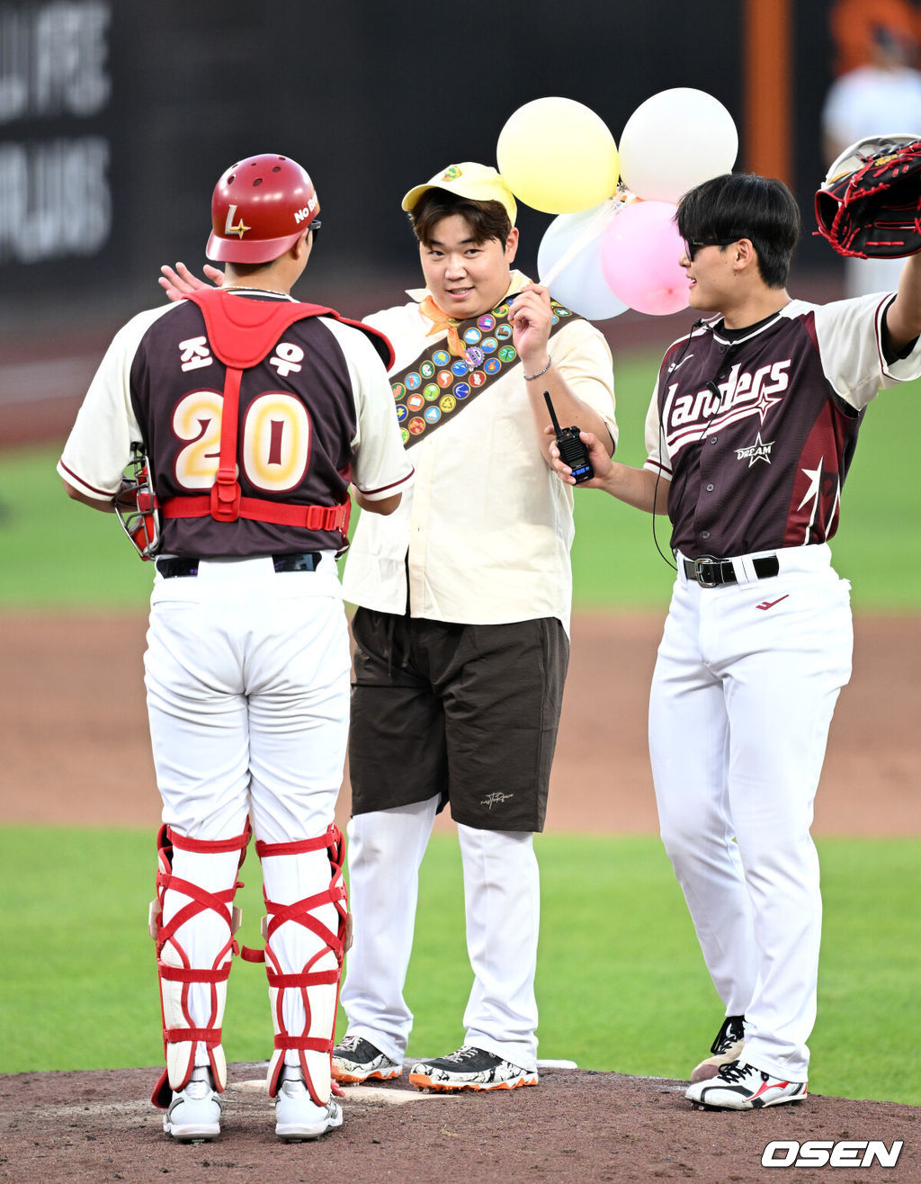 12일 오후 대전 한화생명볼파크에서 2025 신한 SOL뱅크 KBO 올스타전이 열렸다. 4회말 디즈니 '업'의 러셀 분장을 한 드림올스타 이로운이 마운드를 오르고 있다. 2025.07.12 / sunday@osen.co.kr