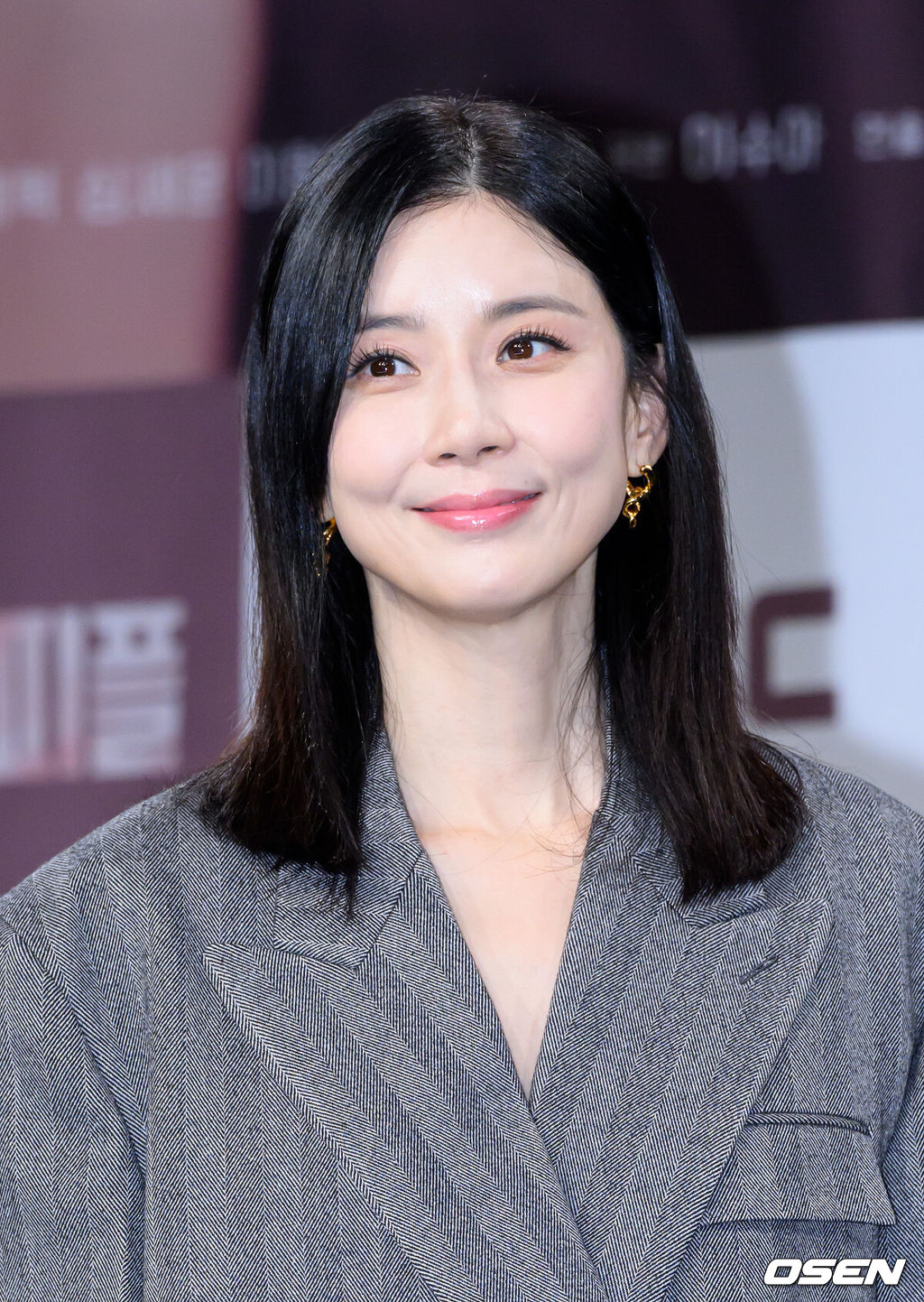 31일 서울 마포구 상암동 MBC 골든마우스홀에서 MBC 새 금토드라마 ‘메리 킬즈 피플’ 제작발표회가 열렸다.‘메리 킬즈 피플’은 치료 불가능한 환자들의 조력 사망을 돕는 의사와 이들을 추적하는 형사의 이야기를 다룬 서스펜스 드라마다.배우 이보영이 포토타임을 가지고 있다. 2025.07.31 /sunday@osen.co.kr
