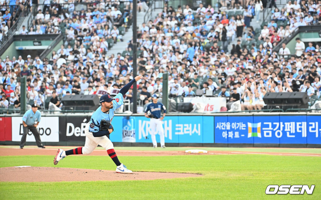 30일 부산 사직야구장에서 2025 신한 SOL 뱅크 KBO 리그 롯데 자이언츠와 NC 다이노스의 경기가 열렸다. 홈팀 롯데는 감보아가, 방문팀 NC는 목지훈이 선발 출전했다.롯데 자이언츠 선발 투수 감보아가 역투하고 있다. 2025.07.30 / foto0307@osen.co.kr