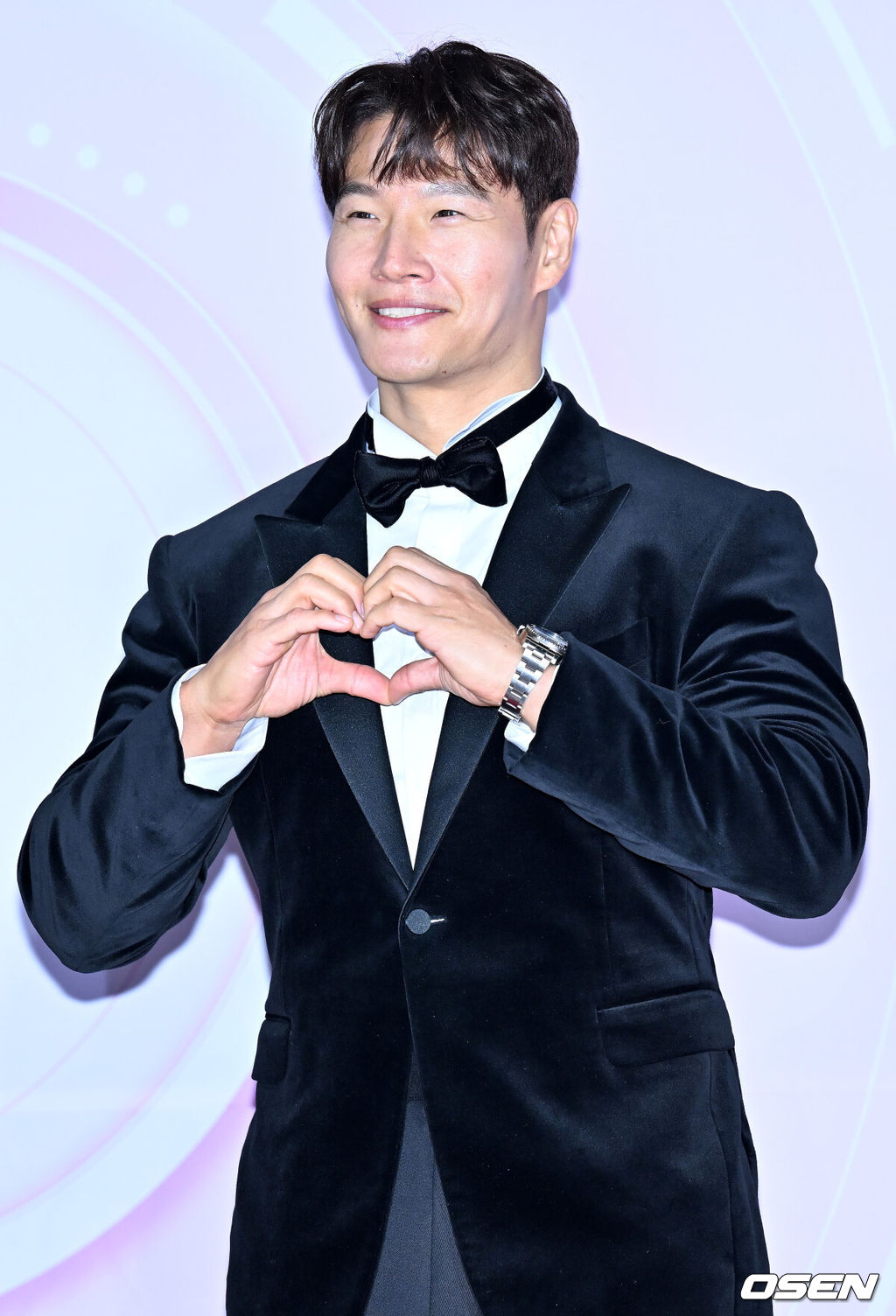17일 오후 서울 마포구 SBS 프리즘타워에서 '2022 SBS 연예대상' 포토월 행사가 진행됐다.런닝맨 팀의 김종국이 포토월에서 포즈를 취하고 있다. 2022.12.17 /rumi@osen.co.kr