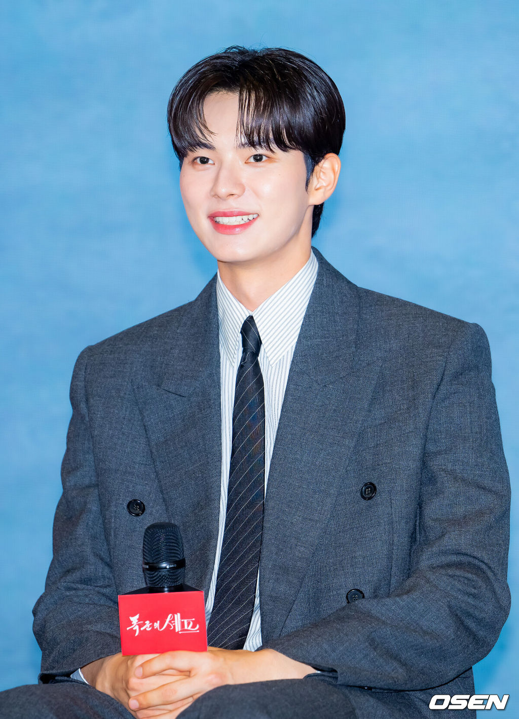 19일 오후 서울 신도림 디큐브시티 내 더 세인트에서  tvN 새 토일드라마 ‘폭군의 셰프’(연출 장태유) 제작발표회가 진행됐다.오는 23일 첫 방송 예정인  ‘폭군의 셰프’는 최고의 순간 과거로 타임슬립한 셰프(임윤아)가 최악의 폭군이자 절대 미각의 소유자인 왕을 만나며 벌어지는 서바이벌 판타지 로맨틱코미디 드라마이다.배우 이채민이 기자간담회에서 미소짓고 있다. 2025.08.19 /rumi@osen.co.kr
