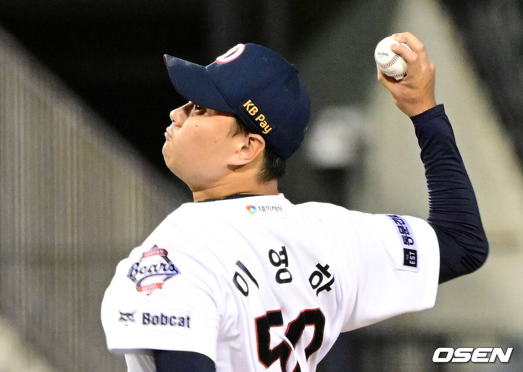 12일 서울 잠실구장에서 ‘2025 신한 SOL Bank KBO리그’ 두산 베어스와 NC 다이노스의 경기가 열렸다.두산은 콜어빈, NC는 김녹원이 선발로 나섰다.5회초 두산 이영하가 역투하고 있다. 2025.08.12 / jpnews@osen.co.kr