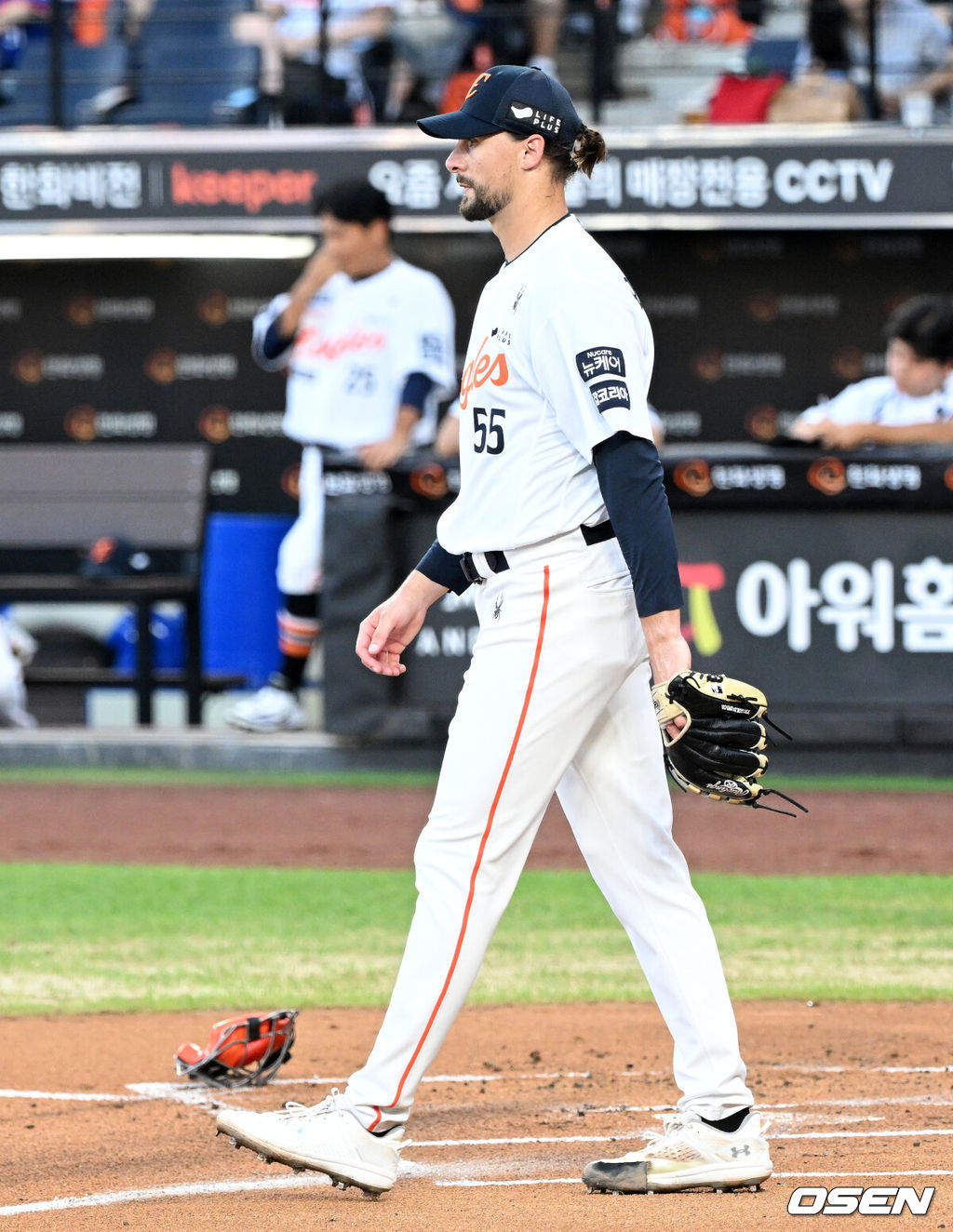 19일 오후 대전 한화생명볼파크에서 2025 신한 SOL Bank KBO리그 한화 이글스와 두산 베어스의 경기가 열렸다.한화는 와이스, 두산은 콜어빈을 선발로 내세웠다.1회초 1사 1,3루에서 두산 양의지에게 희생플라이를 허용한 한화 와이스가 아쉬워하고 있다.  2025.08.19 /sunday@osen.co.kr