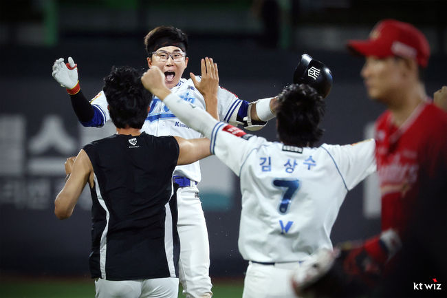 KT 위즈 제공