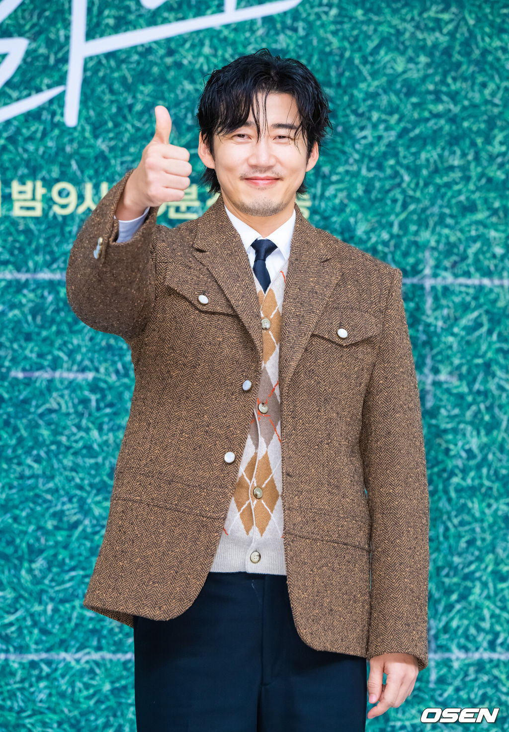 25일 오후 서울 목동 SBS 사옥에서 SBS 새 금토드라마 ‘트라이:우리는 기적이 된다’(이하 ‘트라이’) 제작발표회가 진행됐다.배우 윤계상와 임세미, 김요한가 출연하는 드라마 '트라이'는 예측불허 괴짜감독 주가람(윤계상)과 만년 꼴찌 한양체고 럭비부가 전국체전 우승을 향해 질주하는 코믹 성장 스포츠 드라마다.배우 윤계상이 포즈를 취하고 있다.   2025.07.25 / soul1014@osen.co.kr