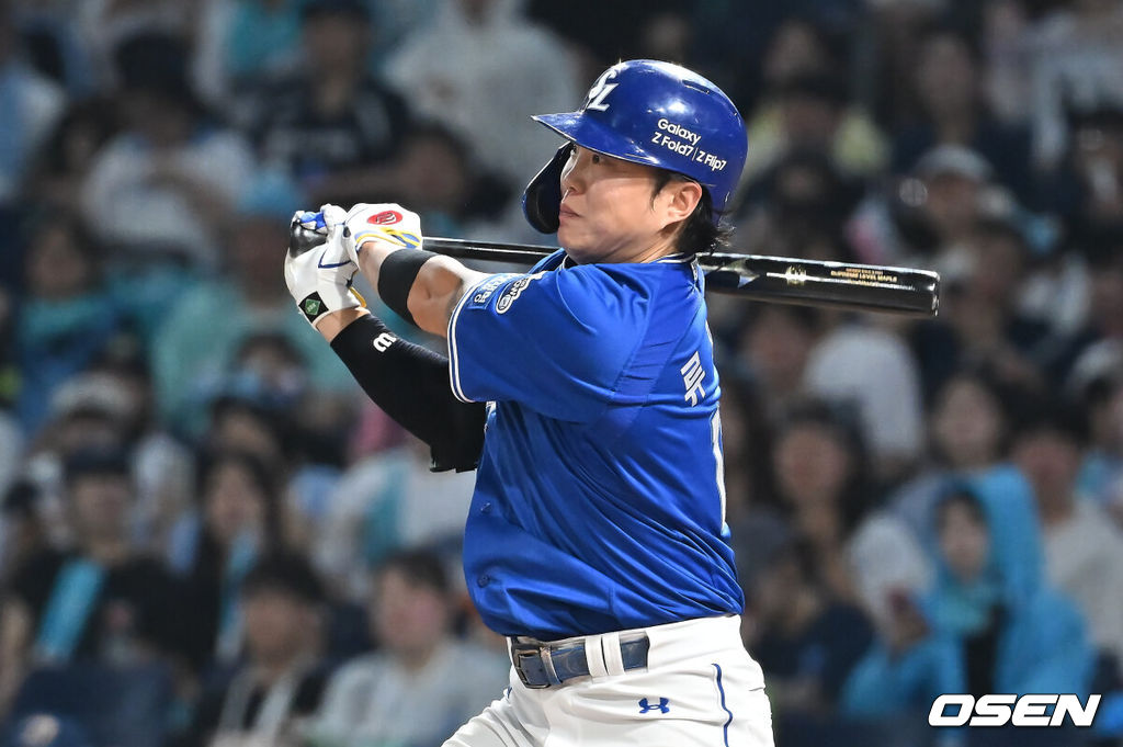 19일 창원NC파크에서 2025 신한 SOL 뱅크 KBO 리그 NC 다이노스와 삼성 라이온즈의 경기가 열렸다. 홈팀 NC는 라일리가, 방문팀 삼성은 후라도가 선발 출전했다. 삼성 라이온즈 류지혁이 6회초 2사 만루 중견수 앞 2타점 안타를 치고 있다. 2025.08.19 / foto0307@osen.co.kr