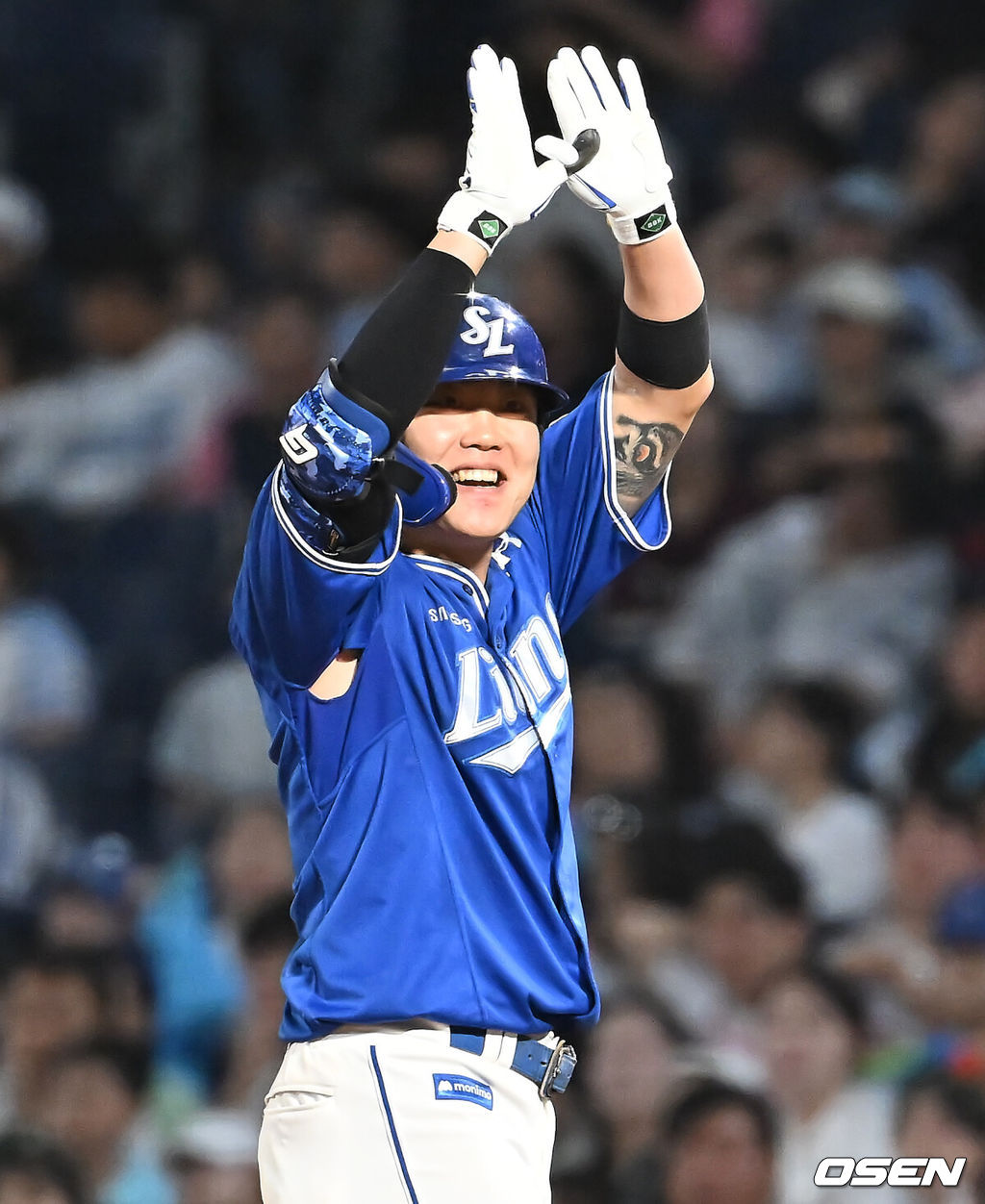19일 창원NC파크에서 2025 신한 SOL 뱅크 KBO 리그 NC 다이노스와 삼성 라이온즈의 경기가 열렸다. 홈팀 NC는 라일리가, 방문팀 삼성은 후라도가 선발 출전했다. 삼성 라이온즈 류지혁이 6회초 2사 만루 중견수 앞 2타점 안타를 치고 세리머니를 하고 있다. 2025.08.19 / foto0307@osen.co.kr