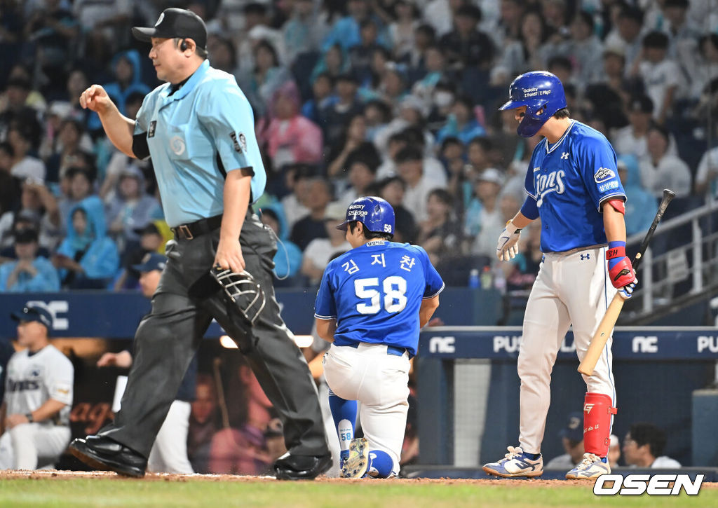 19일 창원NC파크에서 2025 신한 SOL 뱅크 KBO 리그 NC 다이노스와 삼성 라이온즈의 경기가 열렸다. 홈팀 NC는 라일리가, 방문팀 삼성은 후라도가 선발 출전했다. 삼성 라이온즈 김지찬이 5회초 1사 3루 류지혁의 3루 땅볼때 홈에서 세이프되고 있다. 2025.08.19 / foto0307@osen.co.kr