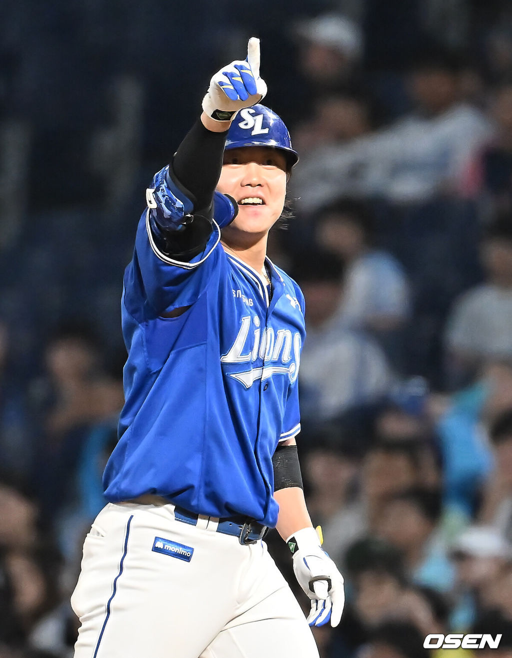 19일 창원NC파크에서 2025 신한 SOL 뱅크 KBO 리그 NC 다이노스와 삼성 라이온즈의 경기가 열렸다. 홈팀 NC는 라일리가, 방문팀 삼성은 후라도가 선발 출전했다. 삼성 라이온즈 류지혁이 6회초 2사 만루 중견수 앞 2타점 안타를 치고 세리머니를 하고 있다. 2025.08.19 / foto0307@osen.co.kr