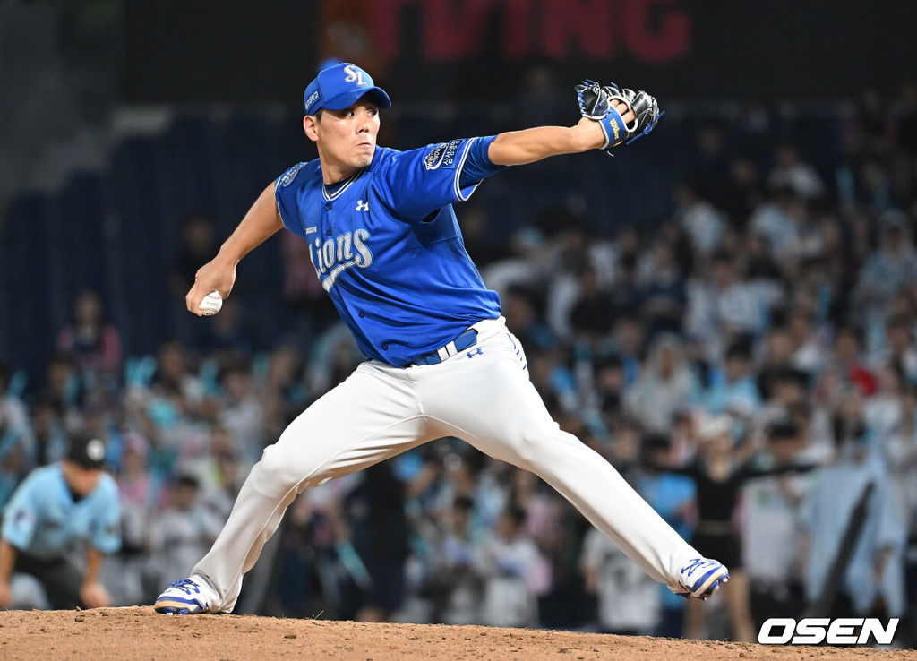 19일 창원NC파크에서 2025 신한 SOL 뱅크 KBO 리그 NC 다이노스와 삼성 라이온즈의 경기가 열렸다. 홈팀 NC는 라일리가, 방문팀 삼성은 후라도가 선발 출전했다. 삼성 라이온즈 김재윤이 역투하고 있다. 2025.08.19 / foto0307@osen.co.kr
