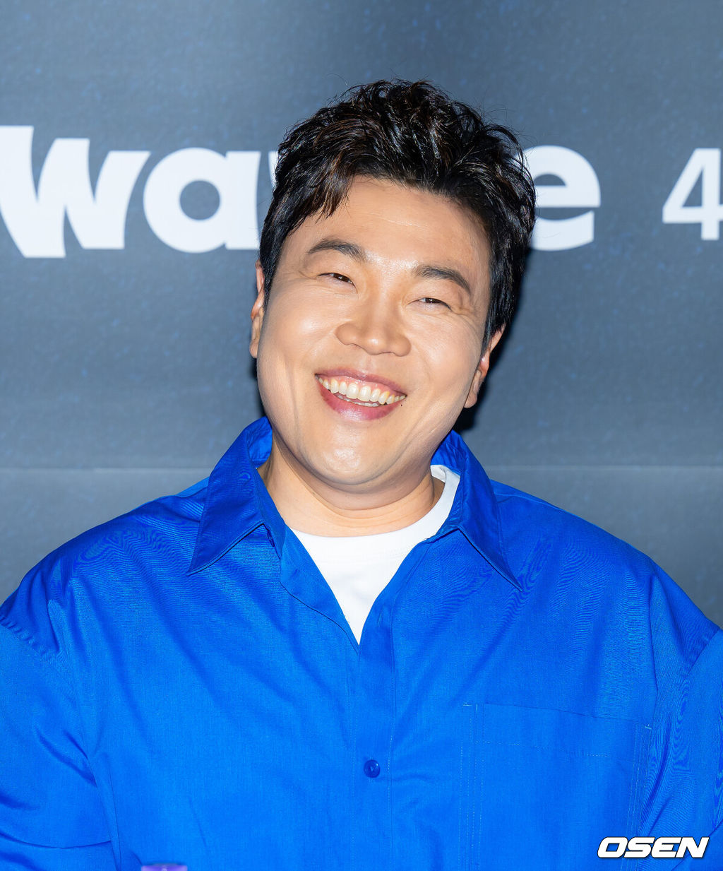  25일 오후 서울 용산구 한강로동 CGV 용산아이파크몰에서 웨이브를 통해 전편 공개되는 영국 범죄 느와르 액션 '갱스 오브 런던 시즌3’의 언론 시사회 및 기자간담회가 열렸다.‘갱스 오브 런던 시즌3’는 김홍선 감독이 아시아 감독 최초로 리드 디렉터를 맡아 시즌 전체의 연출 방향과 스타일을 총괄하며 화제를 모았다. 여기에 배우 신승환, 임주환 배우가 한국 갱단으로 짧지만 임팩트 있는 등장을 예고하며 기대감을 더한다.배우 신승환이 기자간담회에서 미소짓고 있다. 2025.04.25 / rumi@osen.co.kr