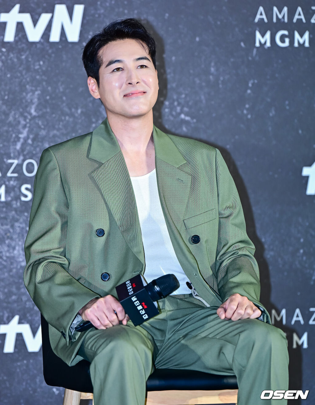 21일 서울 용산구 CGV 용산아이파크몰에서 아마존프라임 시리즈 ‘버터플라이’ 내한 기자간담회가 열렸다.동명 베스트셀러 그래픽 노블을 원작으로 한 ‘버터플라이(Butterfly)’는 전직 미 정보요원 데이비드 정(대니얼 대 킴)과 그를 제거하기 위해 파견된 현직 요원 레베카(레이나 하디스티)의 숨 막히는 추격전을 그린다. '로스트'의 글로벌 스타 대니얼 대 킴(Daniel Dae Kim)이 제작과 주연을 맡았고, 여기에 김태희, 박해수, 김나윤, 김지훈, 성동일, 이일화 등 한국 스타 배우가 대거 합류했다. 또한 서울의 랜드마크인 한강, 청계천, 종로, 여의도 등에서 주요 장면을 촬영하고, 예고편에 방탄소년단 제이홉의 솔로곡 ‘왓 이프(What If)’을 사용하는 등 ‘한국을 제대로 담은 미드’로 기대감을 높이고 있다.배우 션 리차드가 간담회를 하고 있다. 2025.08.21. / jpnews@osen.co.kr