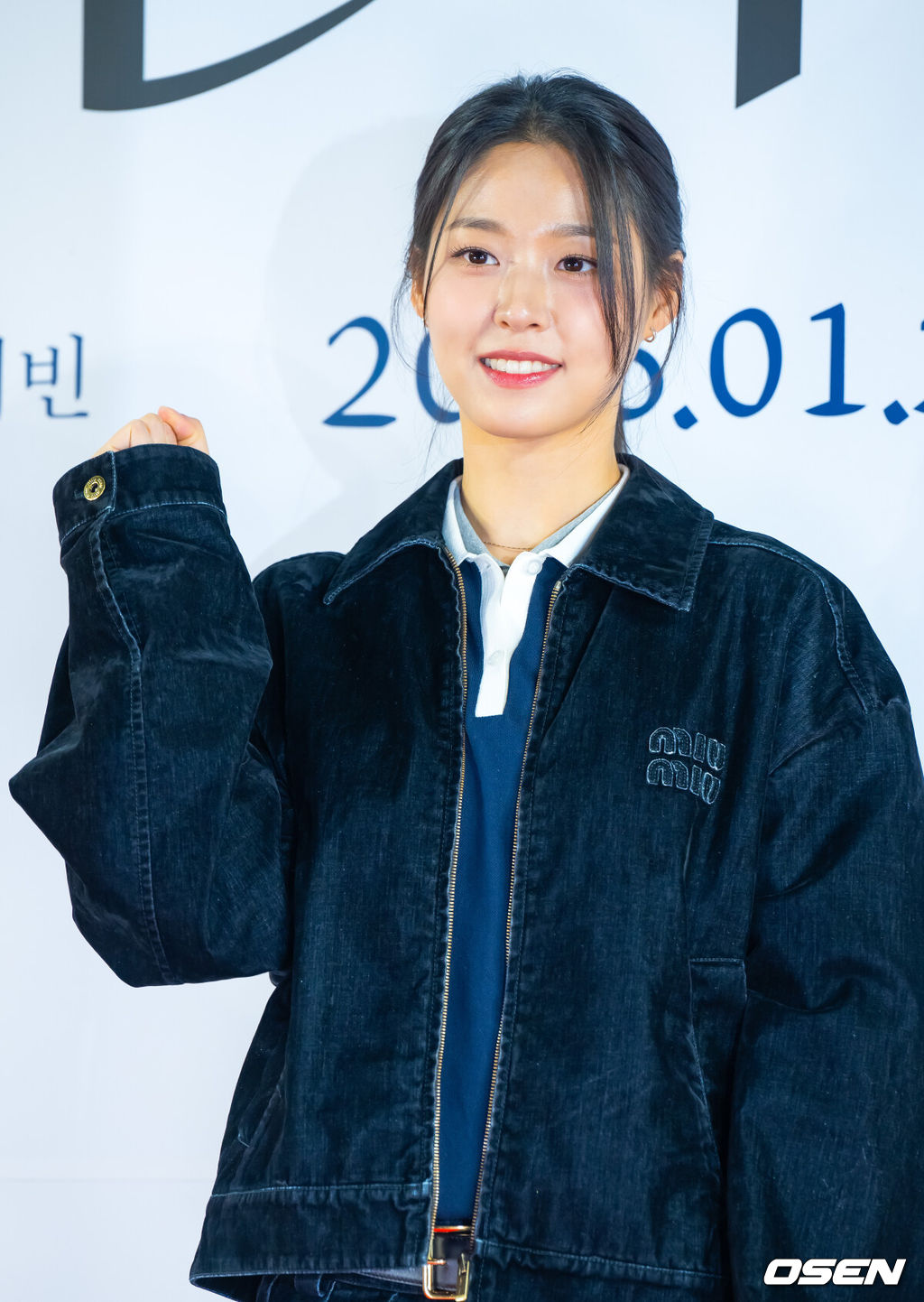 21일 오후 서울 송파구 신천동 롯데시네마 월드타워에서 영화 '검은 수녀들' VIP 시사회가 열렸다. '검은 수녀들'은 한국 오컬트의 새로운 장을 열었다는 평가를 받으며 관객들을 사로잡은 영화 '검은 사제들'의 두 번째 이야기로 강력한 악령에 사로잡힌 소년을 구하기 위해 금지된 의식에 나서는 사람들의 이야기를 그린 영화다.가수 겸 배우 김설현이 포토타임을 갖고 있다. 2025.01.21 / rumi@osen.co.kr