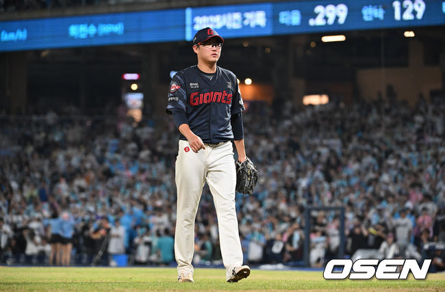 22일 창원NC파크에서 2025 신한 SOL 뱅크 KBO 리그 NC 다이노스와 롯데 자이언츠의 경기가 열렸다. 롯데 자이언츠 박세웅이 6회말 역전을 허용하고 교체되고 있다. 2025.08.22 / foto0307@osen.co.kr