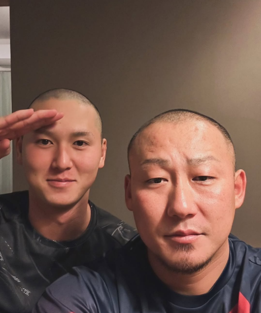 오른쪽이 나카타, 왼쪽은 그를 존경한다는 후배 아키히로 유토. 나카타 쇼 SNS