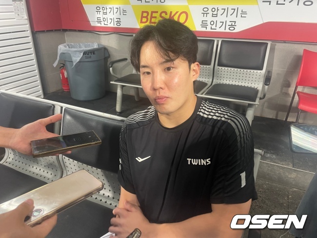 LG 임찬규가 11승을 따내고 인터뷰를 하고 있다/OSEN DB