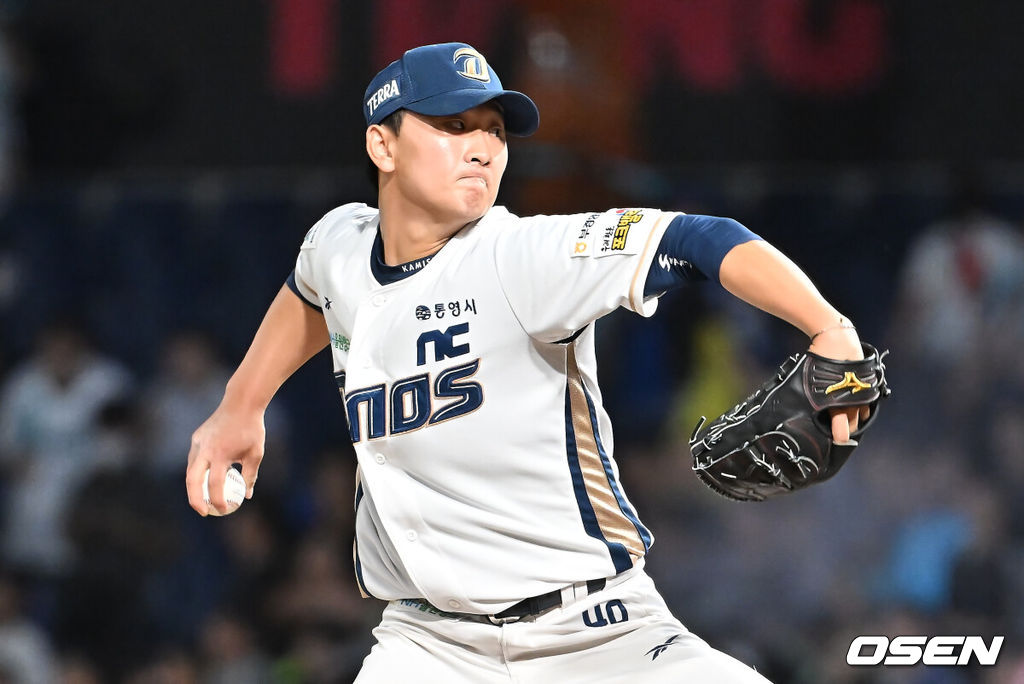 20일 창원NC파크에서 2025 신한 SOL 뱅크 KBO 리그 NC 다이노스와 삼성 라이온즈의 경기가 열렸다. 홈팀 NC는 목지훈이, 방문팀 삼성은 원태인이 선발 출전했다. NC 다이노스 이준혁이 역투하고 있다. 2025.08.20 / foto0307@osen.co.kr