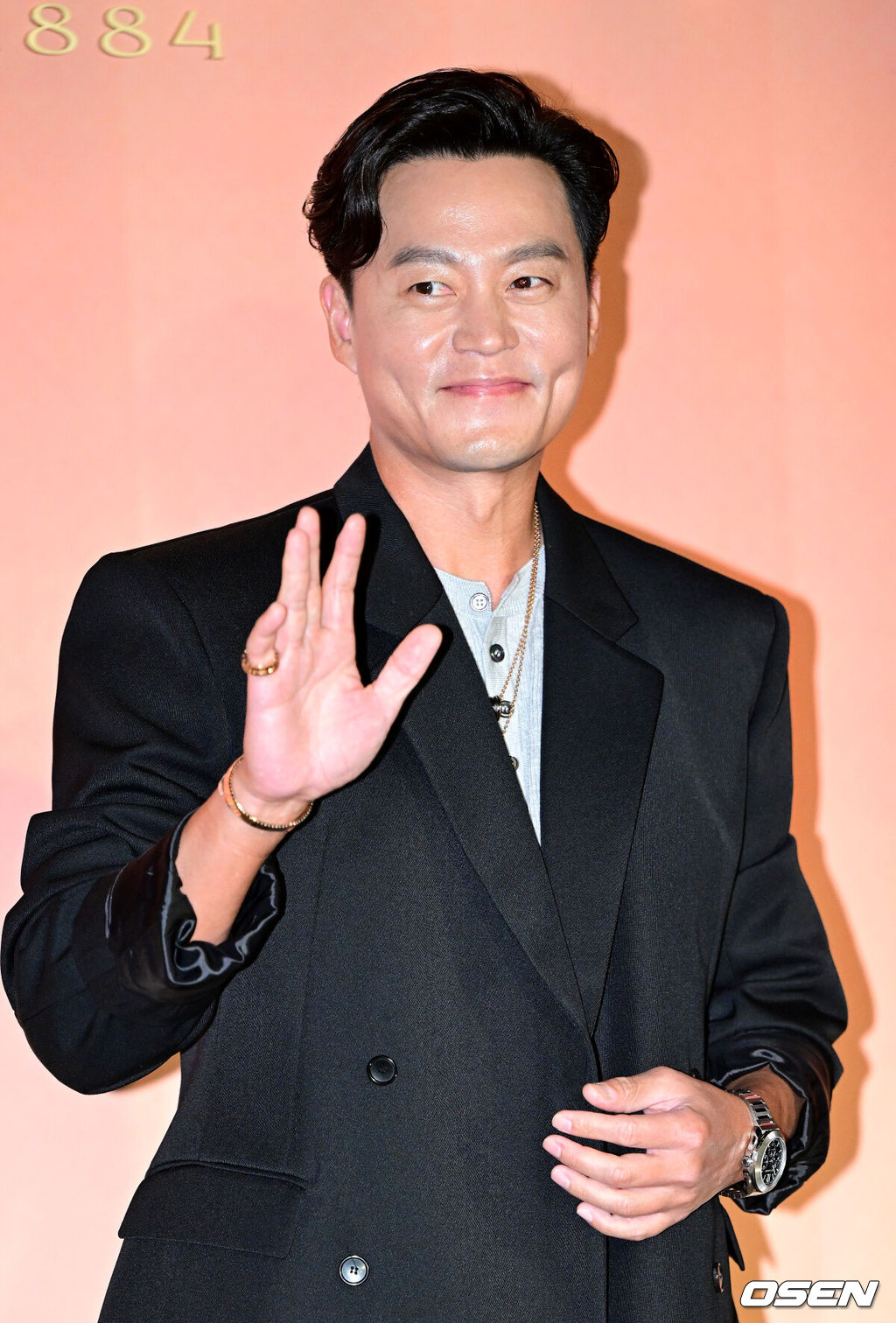 26일 오후 서울 삼청동 뮤지엄한미에서 이탈리아 하이 주얼리 브랜드 전시 기념행사가 열렸다. 이날 행사에는 김남주, 김지원, 이서진, 세븐틴 민규, 김나영, 하정우, 설인아 등이 참석해 자리를 빛냈다.배우 이서진이 행사에 참석해 포토타임을 하고 있다. 2024.09.26 / dreamer@osen.co.kr