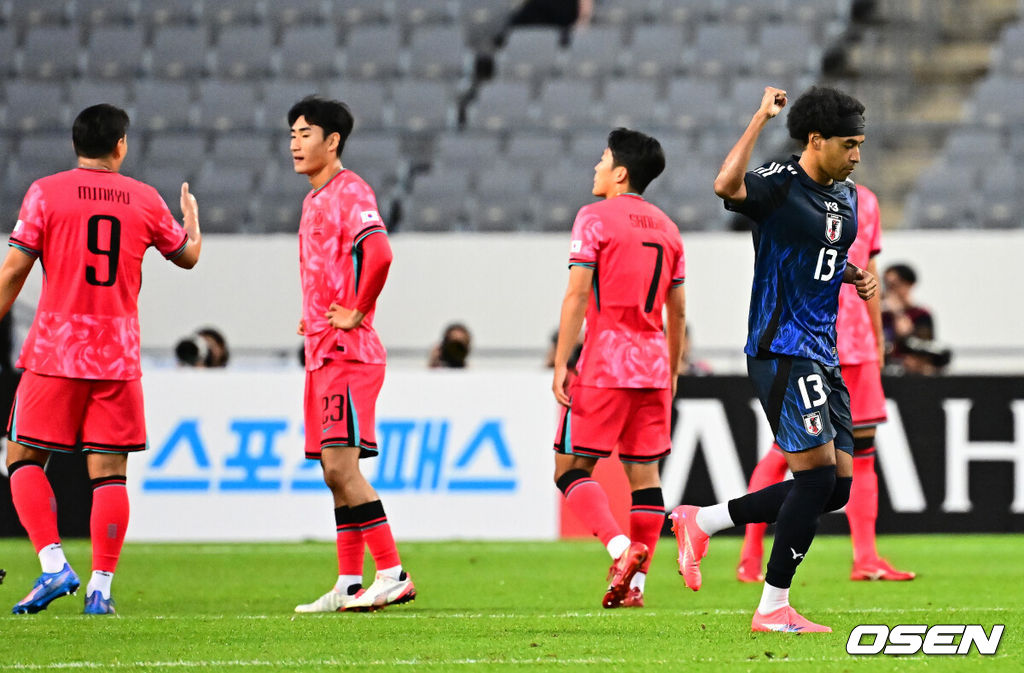 홍명보 감독이 이끄는 남자축구대표팀이 15일 오후 용인 미르스타디움에서 2025 동아시아축구연맹(EAFF) E-1 챔피언십(동아시안컵) 3차전 일본과 경기를 가졌다. 한국은 1차전서 중국을 3-0, 2차전서 홍콩을 2-0으로 완파했다. 하지만 일본이 1차전서 홍콩을 6-1, 2차전서 중국을 2-0으로 이겼다. 골득실 +7의 일본이 +5의 한국을 누르고 조 선두인 상황이다. 나란히 2승을 거둔 한국과 일본은 대회 우승컵을 놓고 격돌한다. 전반 일본 저메인이 선제골을 넣고 기뻐하고 있다. 2025.07.15 / jpnews@osen.co.kr