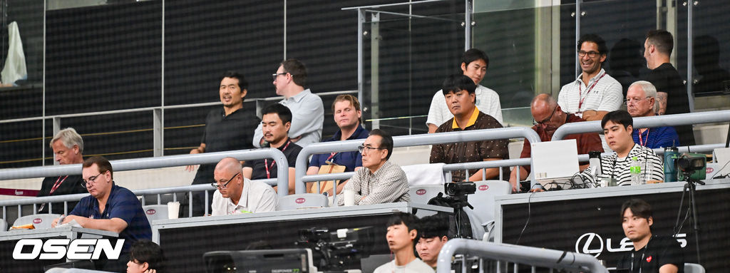 키움 송성문과 한화 폰세를 보기 위해 고척스카이돔을 찾은 MLB 스카우터들