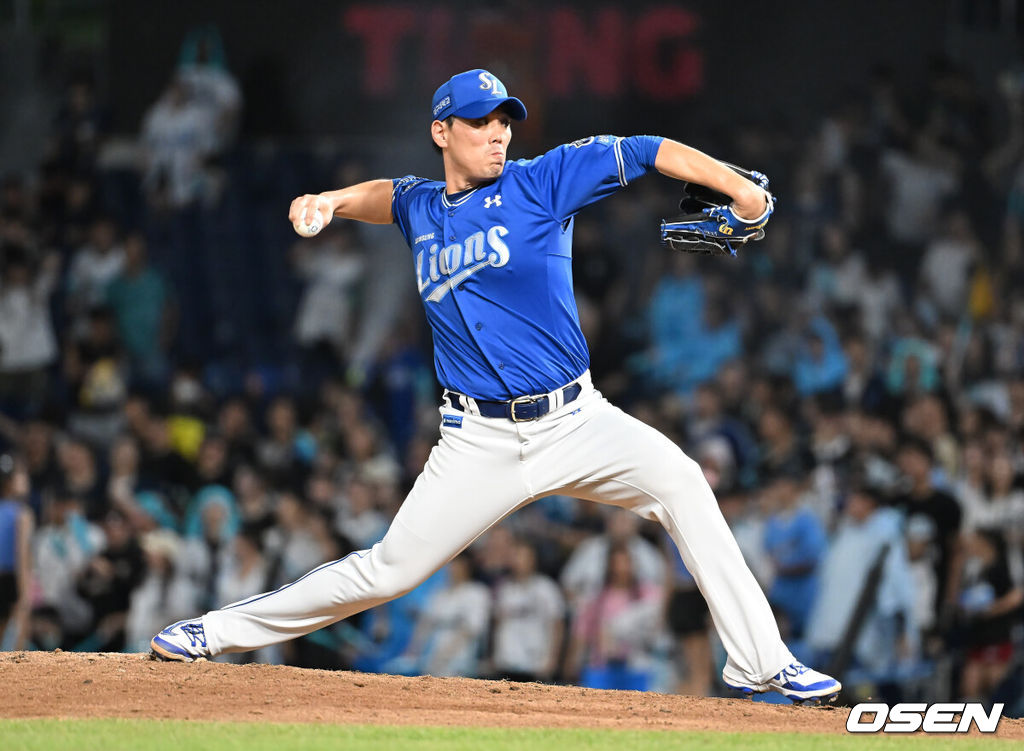 20일 창원NC파크에서 2025 신한 SOL 뱅크 KBO 리그 NC 다이노스와 삼성 라이온즈의 경기가 열렸다. 홈팀 NC는 목지훈이, 방문팀 삼성은 원태인이 선발 출전했다. 삼성 라이온즈 김재윤이 역투하고 있다. 2025.08.20 / foto0307@osen.co.kr