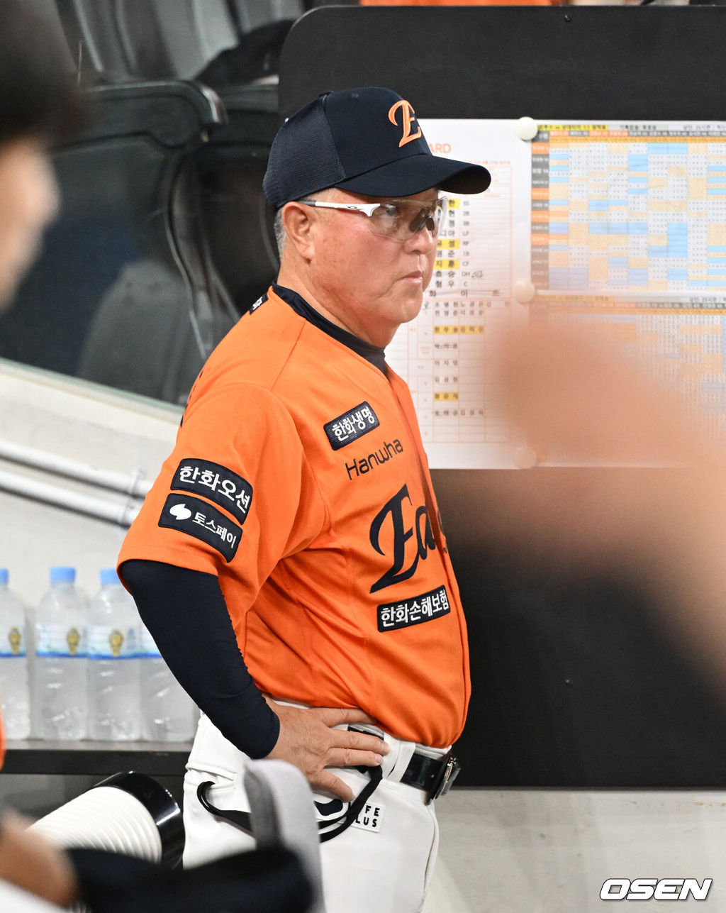 8회말 한화 김경문 감독이 그라운드를 바라보고 있다. 2025.08.23 /sunday@osen.co.kr