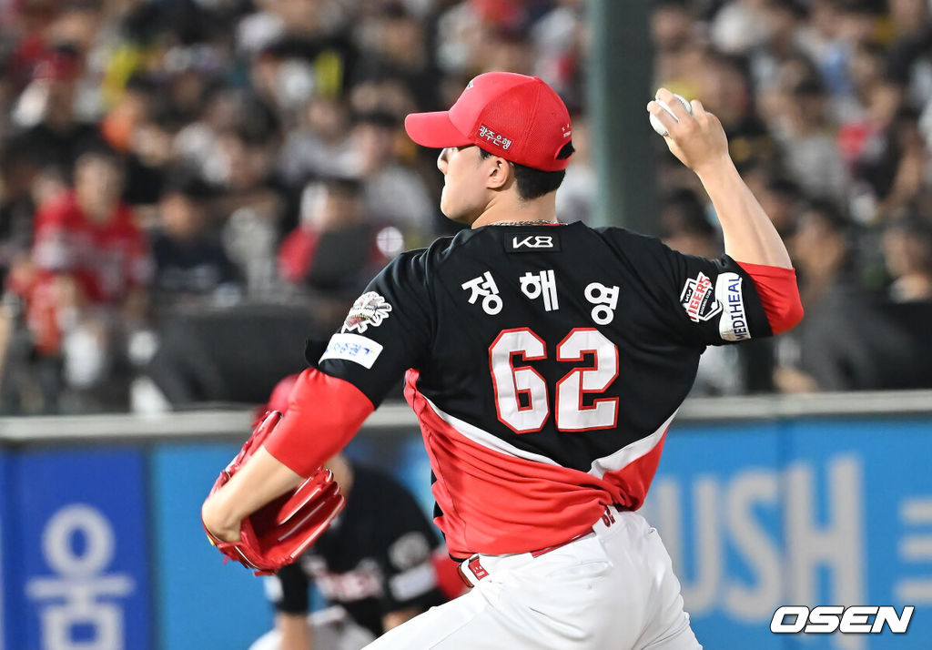 7일 부산 사직야구장에서 2025 신한 SOL 뱅크 KBO 리그 롯데 자이언츠와 KIA 타이거즈의 경기가 열렸다. 홈팀 롯데는 이민석이, 방문팀 KIA는 양현종이 선발 출전했다.KIA 타이거즈 정해영이 역투하고 있다. 2025.08.07 / foto0307@osen.co.kr