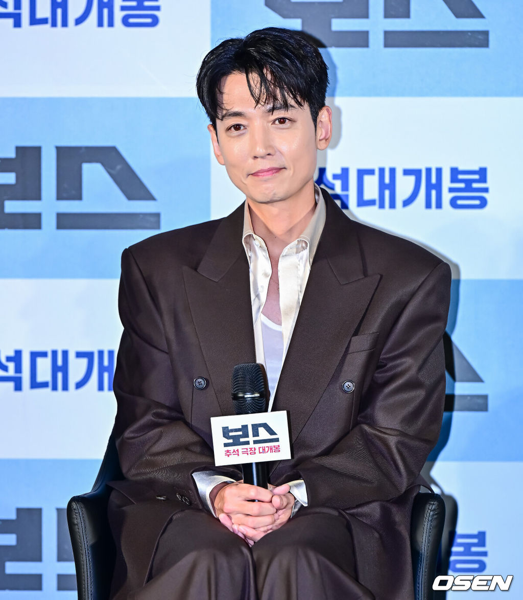 1일 오전 서울 성동구 성수동 메가박스 성수점에서 영화 ‘보스’ 제작보고회가 열렸다.'보스'는 조직의 미래가 걸린 차기 보스 선출을 앞두고 각자의 꿈을 위해 서로에게 보스 자리를 치열하게 ‘양보’하는 조직원들의 필사적인 대결을 그린 코믹 액션 영화다.배우 정경호가 간담회를 하고 있다. 2025.09.01 / jpnews@osen.co.kr