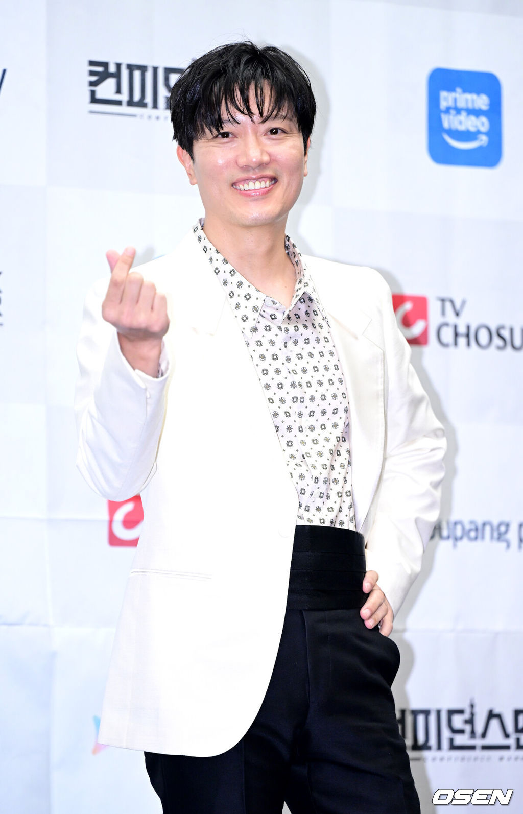 1일 오후 서울 상암동 스탠포드 호텔에서 TV CHOSUN 새 주말 미니시리즈 ‘컨피던스맨 KR’ 제작발표회가 열렸다.‘컨피던스맨 KR’은 다재다능한 능력을 보유한 사기꾼 3명이 이 시대의 악당들을 향한 복수에 나서는 케이퍼 코믹물이다.배우 박희순이 포토타임을 하고 있다. 2025.09.01 / dreamer@osen.co.kr