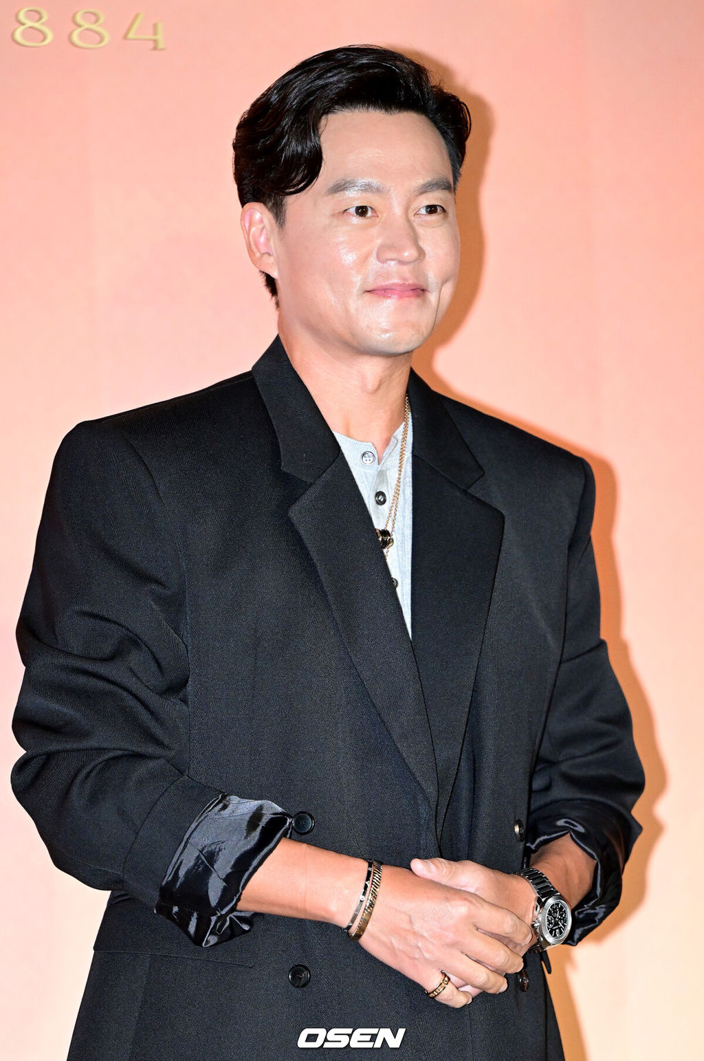 26일 오후 서울 삼청동 뮤지엄한미에서 이탈리아 하이 주얼리 브랜드 전시 기념행사가 열렸다. 이날 행사에는 김남주, 김지원, 이서진, 세븐틴 민규, 김나영, 하정우, 설인아 등이 참석해 자리를 빛냈다.배우 이서진이 행사에 참석해 포토타임을 하고 있다. 2024.09.26 / dreamer@osen.co.kr