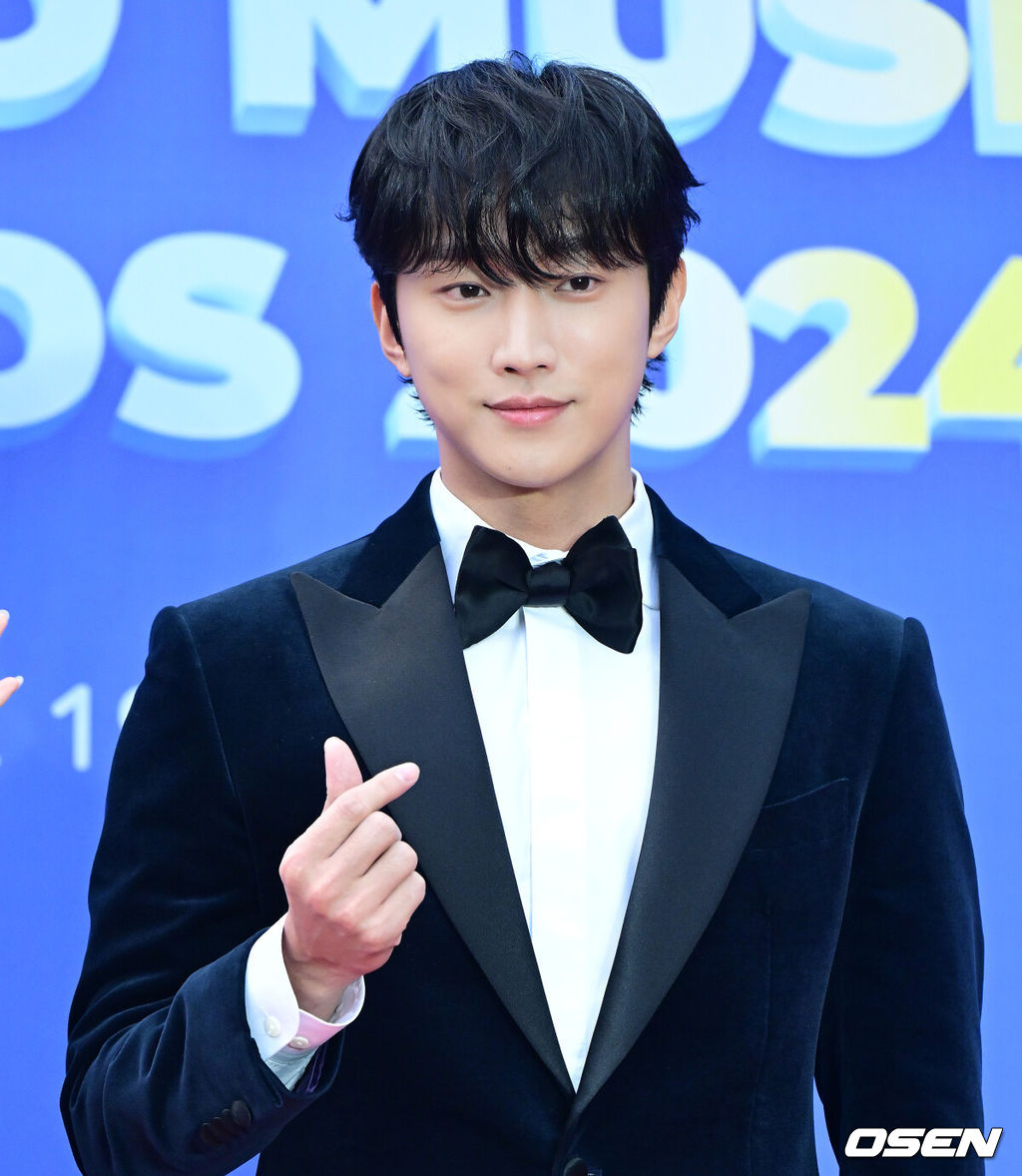 15일 오후 서울 장충동 장충체육관에서 ‘한터뮤직어워즈 2024’ 레드카펫 행사가 열렸다.1일 차인 이날 김재중, NOWADAYS(나우어데이즈), 민니, SAY MY NAME(세이마이네임), ARTMS(아르테미스), 연준, 이무진, EPEX(이펙스), 인순이, TXT(투모로우바이투게더), tripleS(트리플에스), 가희, 권인하, 김조한, 니콜, 브라이언, 앤디, 윤상, 정선아, 환희, 진영, 미연 등이 참석했다. 배우 진영이 포즈를 취하고 있다. 2025.02.15 /jpnews@osen.co.kr