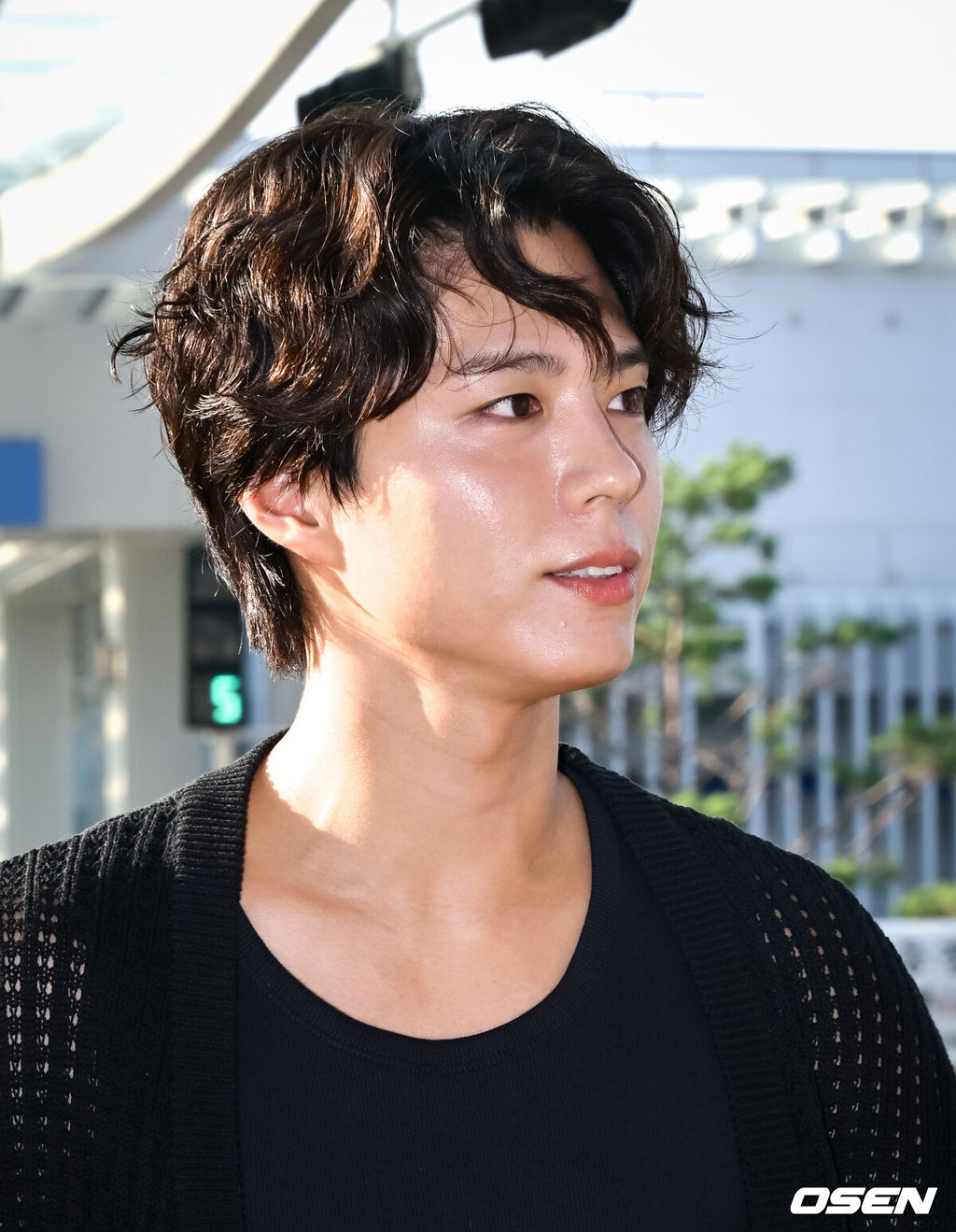 배우 박보검이 21일 인천국제공항을 통해 마닐라로 출국했다.박보검은 단독 팬미팅 'PARK BO GUM 2025 FAN MEETING TOUR [BE WITH YOU]' 투어를 22일 마닐라에서 가진 후 24일 방콕, 29일 홍콩, 31일 자카르타, 9월 6일 마카오, 9월 13일 쿠알라룸푸르, 9월 17일 몬테레이, 9월 19일 멕시코시티, 9월 21일 상파울루, 9월 24일 산티아고를 방문한다.박보검이 포즈를 취하고 있다. 2025.08.21 /cej@osen.co.kr