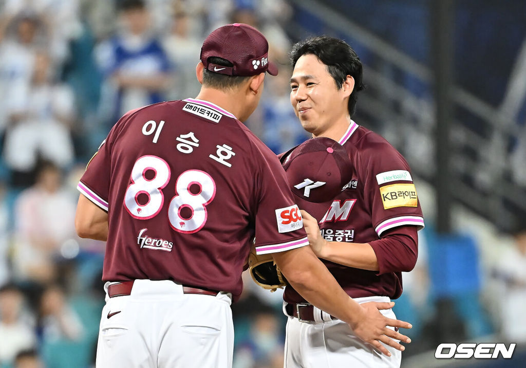 3일 대구삼성라이온즈파크에서 2025 신한 SOL 뱅크 KBO 리그 삼성 라이온즈와 키움 히어로즈의 경기가 열렸다. 홈팀 삼성은 가라비토가, 방문팀 키움은 하영민이 선발 출전했다. 키움 히어로즈 하영민이 6회말 교체되고 있다. 2025.09.03 / foto0307@osen.co.kr