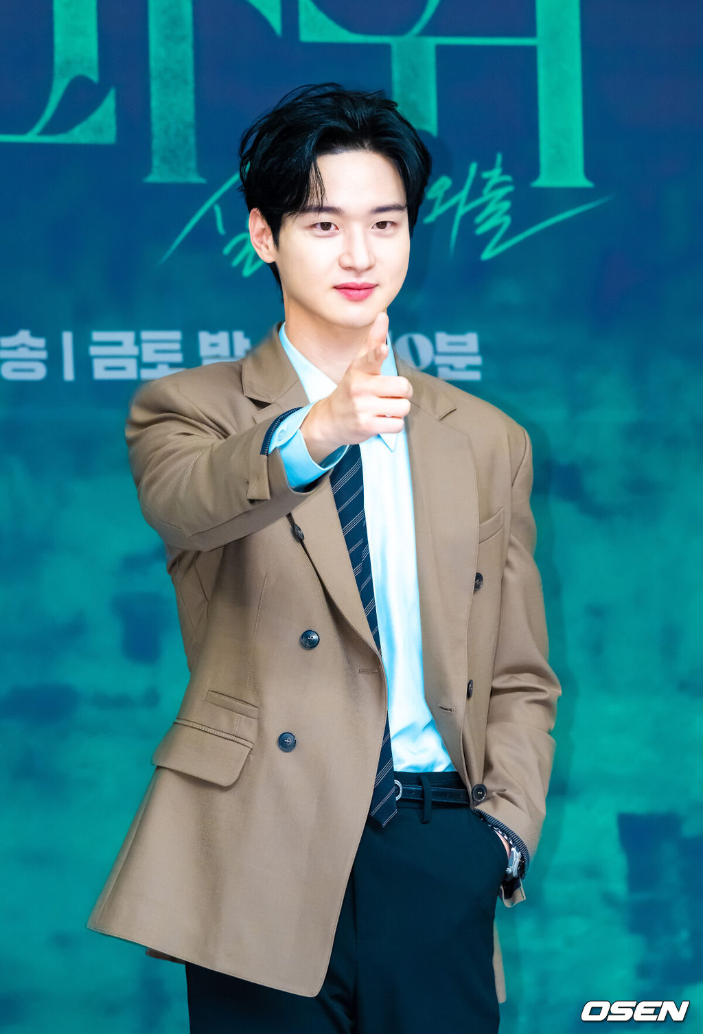 4일 오후 서울 목동 SBS 사옥에서 SBS 금토드라마 ‘사마귀: 살인자의 외출’ 제작발표회가 진행됐다.   배우 고현정과 장동윤이 출연하는 드라마 ‘사마귀: 살인자의 외출’은 잔혹한 연쇄살인마 ‘사마귀’가 잡힌 지 20여 년이 지나 모방범죄가 발생하고, 이 사건 해결을 위해 한 형사가 평생 증오한 ‘사마귀’인 엄마와 예상 못한 공조수사를 펼치며 벌어지는 고밀도 범죄 스릴러다.배우 장동윤이 포즈를 취하고 있다  2025.09.04 / soul1014@osen.co.kr
