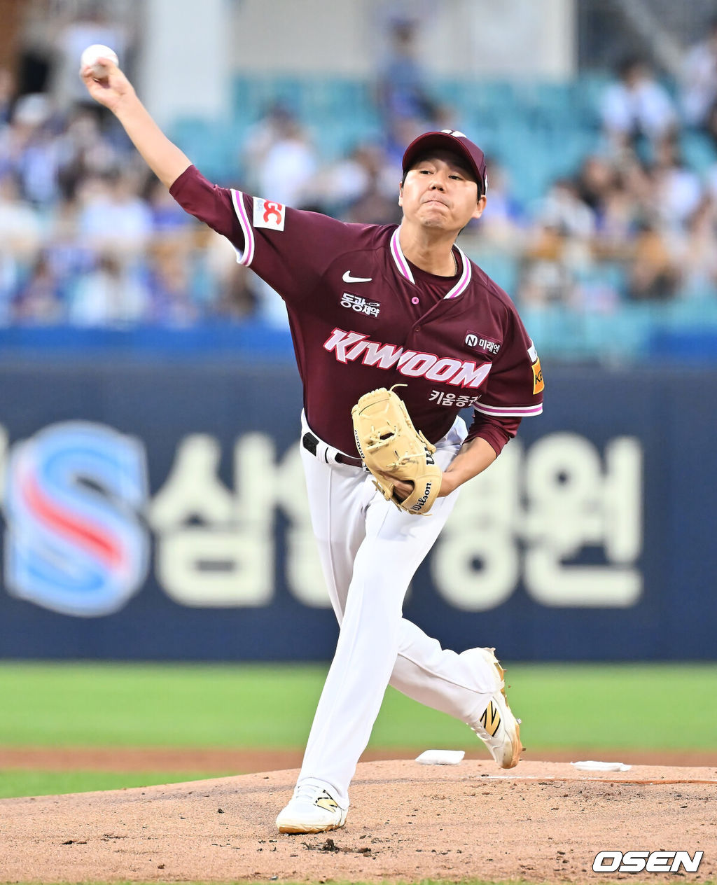 3일 대구삼성라이온즈파크에서 2025 신한 SOL 뱅크 KBO 리그 삼성 라이온즈와 키움 히어로즈의 경기가 열렸다. 홈팀 삼성은 가라비토가, 방문팀 키움은 하영민이 선발 출전했다. 키움 히어로즈 선발 투수 하영민이 역투하고 있다. 2025.09.03 / foto0307@osen.co.kr