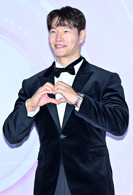 17일 오후 서울 마포구 SBS 프리즘타워에서 '2022 SBS 연예대상' 포토월 행사가 진행됐다.런닝맨 팀의 김종국이 포토월에서 포즈를 취하고 있다. 2022.12.17 /rumi@osen.co.kr
