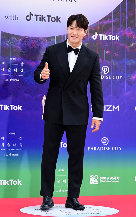 28일 오후 인천 중구 운서동 파라다이스시티에서 제59회 백상예술대상이 열렸다.가수 김종국이 레드카펫을 밟고 있다. 2023.04.28 /jpnews@osen.co.kr