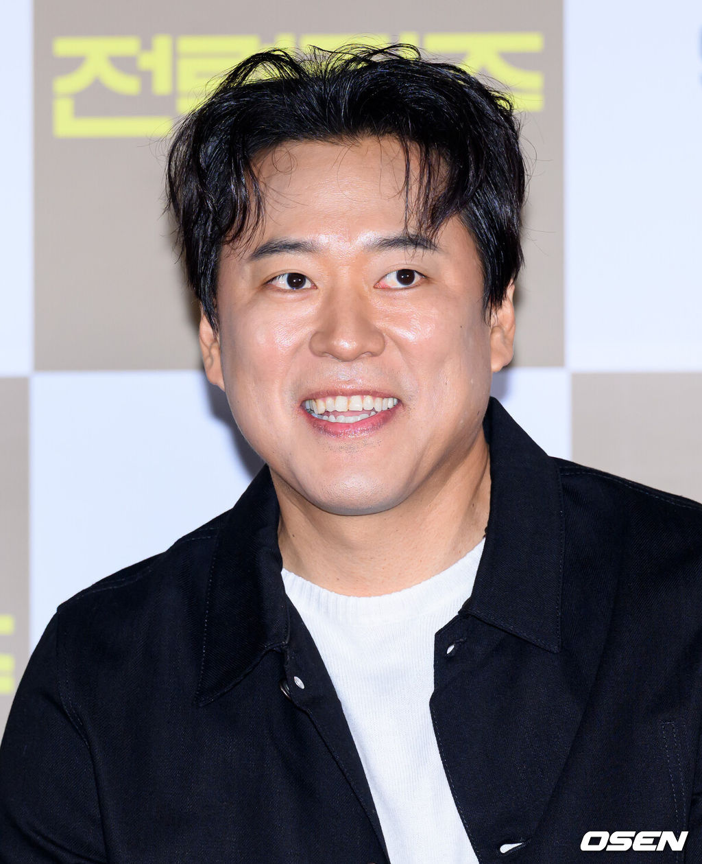 5일 서울 송파구 롯데시네마 월드타워점에서 영화 '전력질주' 언론시사회가 열렸다.영화 ‘전력질주’(감독 이승훈)는 현재를 달리는 남자와 미래를 달리는 남자, 시간을 달리는 그들의 완벽한 엔딩을 위한 전력질주를 그린 러닝드라마로 오는 9월 10일 롯데시네마에서 단독 개봉한다.배우 이순원이 취재진의 질문을 듣고 있다. 2025.09.05 /sunday@osen.co.kr